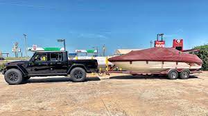 Can a jeep gladiator tow a boat?