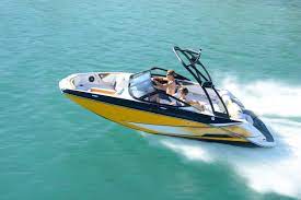 How many hours does the lifespan of boat engines average?